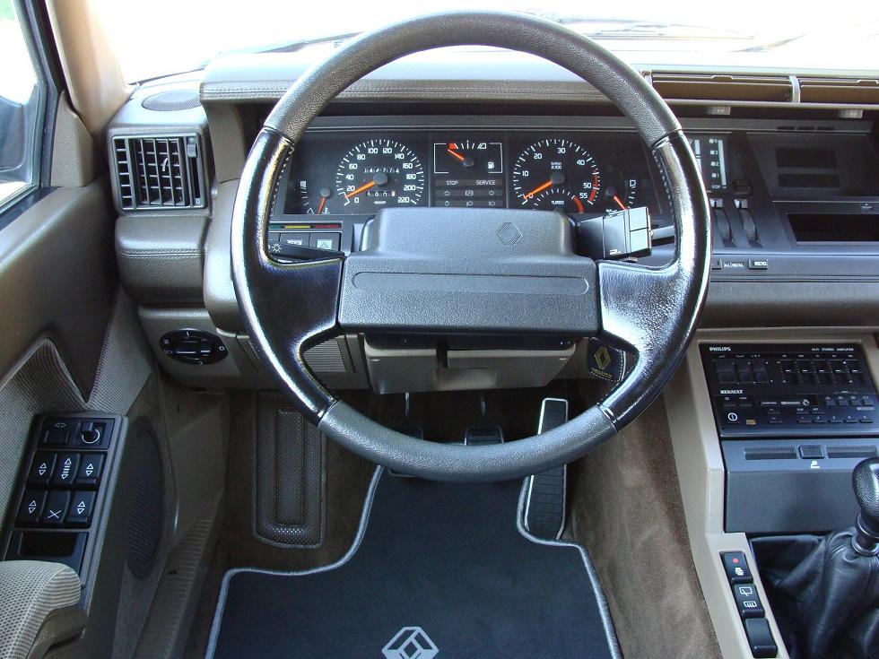 The dashboard of the Renault 25 is the most futuristic thing you could ever see on a vehicle. Even today!