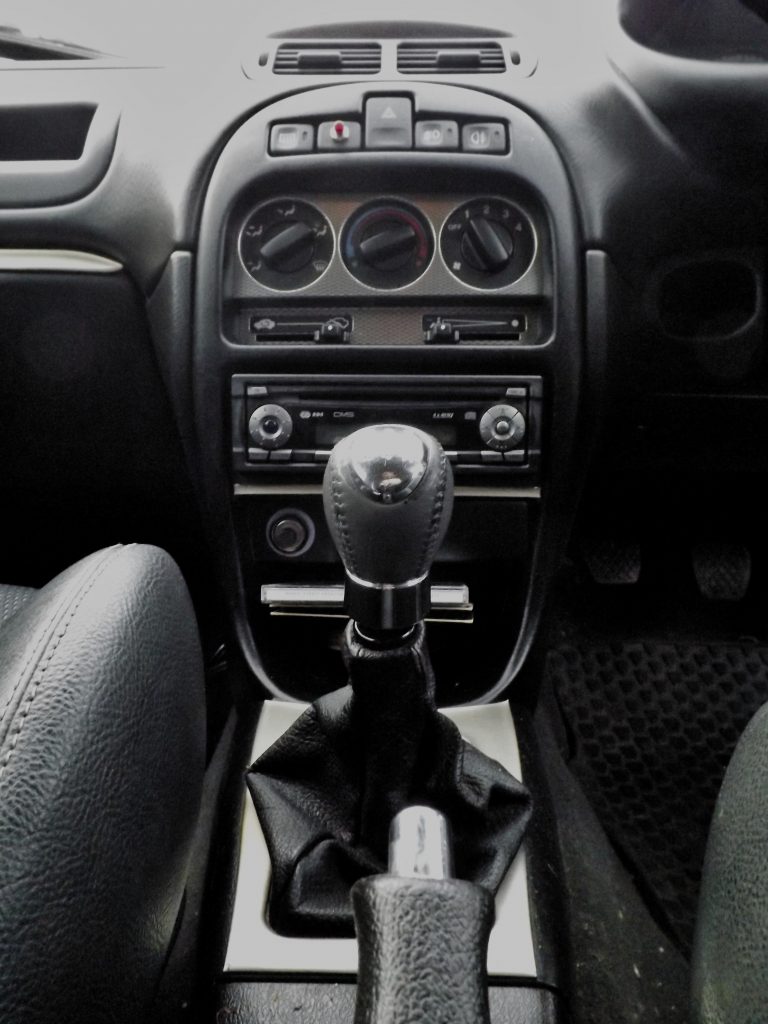 The Fleet: Rover 25/MG ZR - "Conor McGregor" 4 These cars have a simple console, along with a Blaupunkt stereo that my first car had!