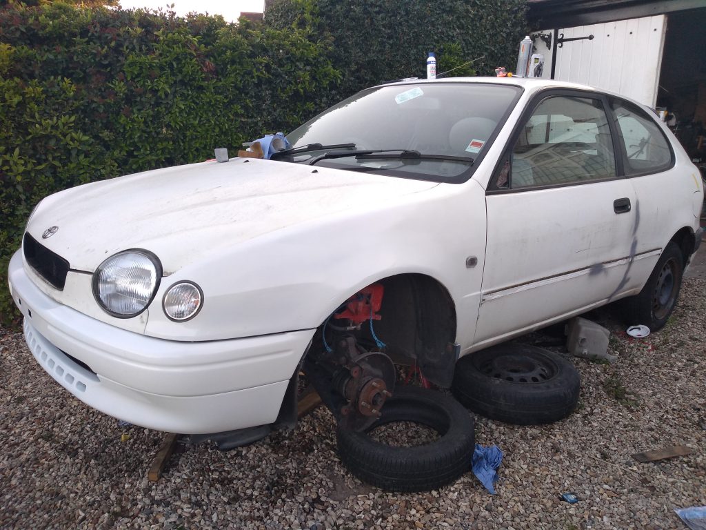 Finishing touches, resprayed the bumper all white. The rear bumper will get done in the spring.