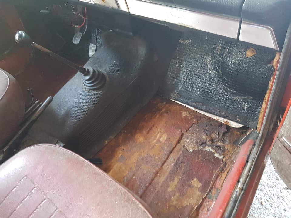 This Lada 2101 comes with the Fred Flintstone performance pack - a rusted through floor